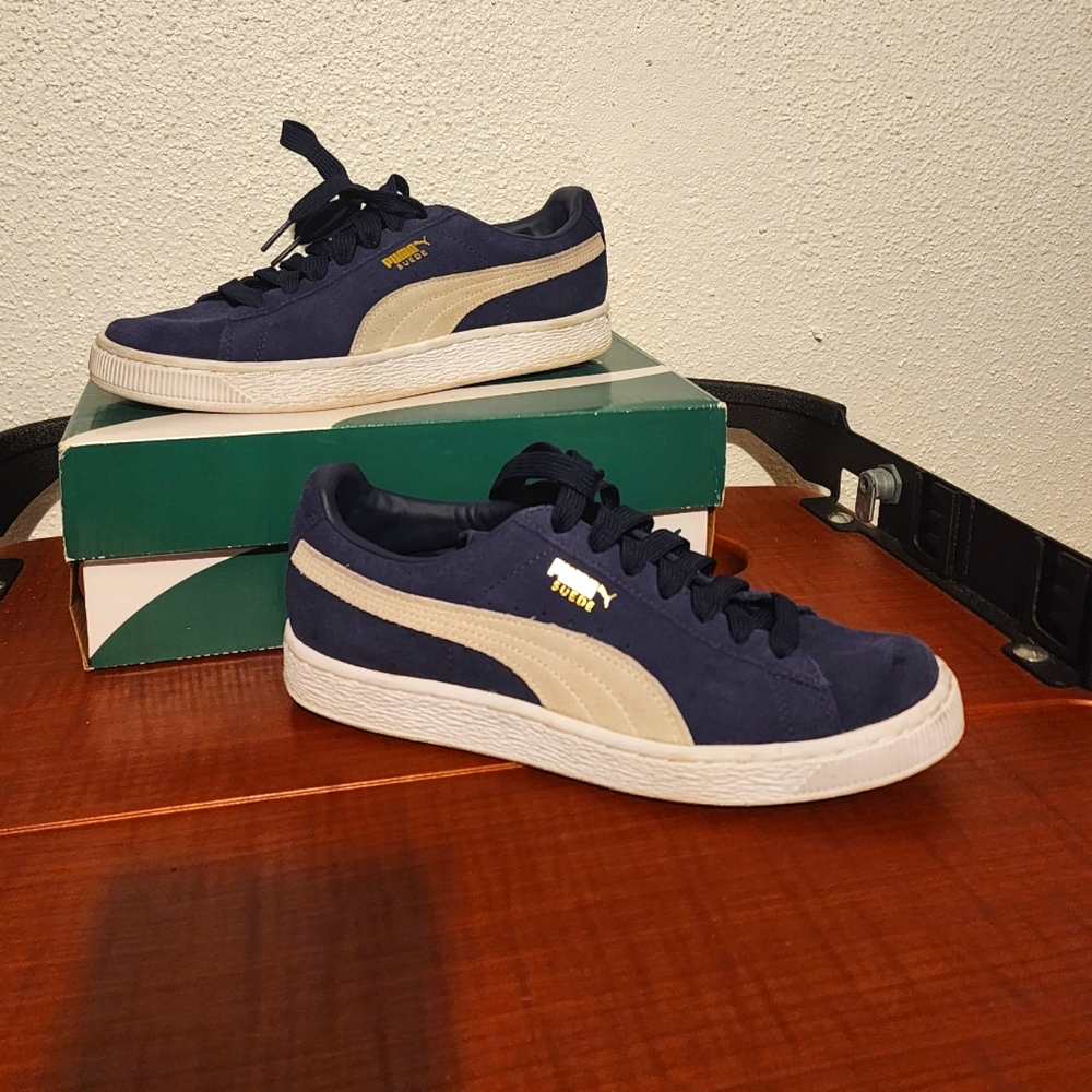 Puma Suede Classic shoes size 7 men's,  peacot white